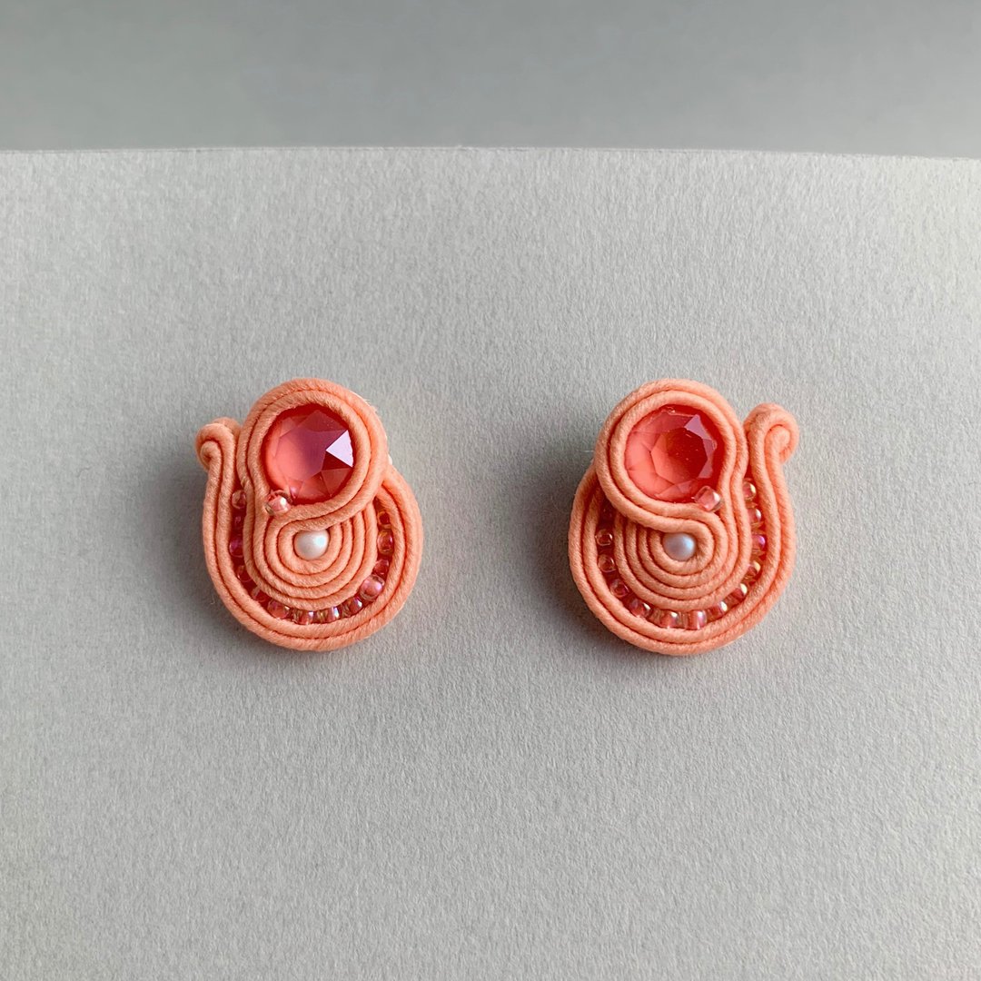 Made-to-order Clip-On available Metal allergy compatible pastel cute earrings salmon pink - 耳环/耳夹 - 其他材质 粉红色