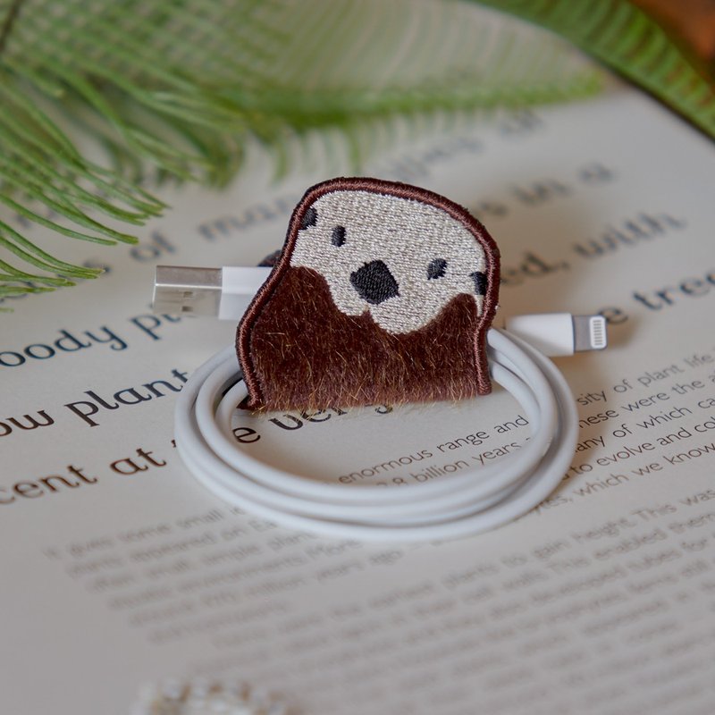 Otter Earphone organizer/ Cable holder / 水獭电缆组织者 - 卷线器/电线收纳 - 聚酯纤维 咖啡色