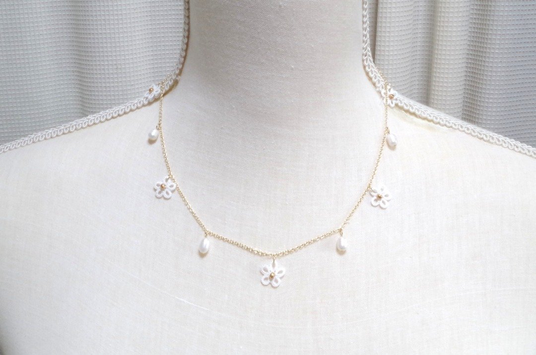 Tatting lace and freshwater pearl necklace - Blanc - 项链 - 棉 白色