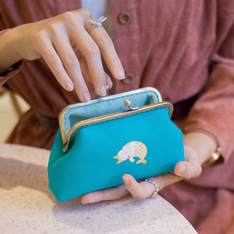 小睡猫鱼口金包/化妆包/钱包/笔袋(白金猫鱼)_手工 - 皮夹/钱包 - 其他材质 蓝色