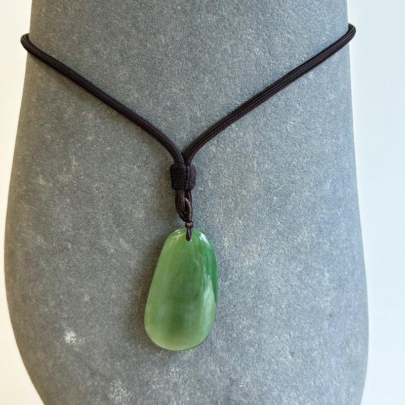 月下云烟 - 福气玉光系列 - 台湾设计雕刻玉佩 - 项链 - 玉石 绿色