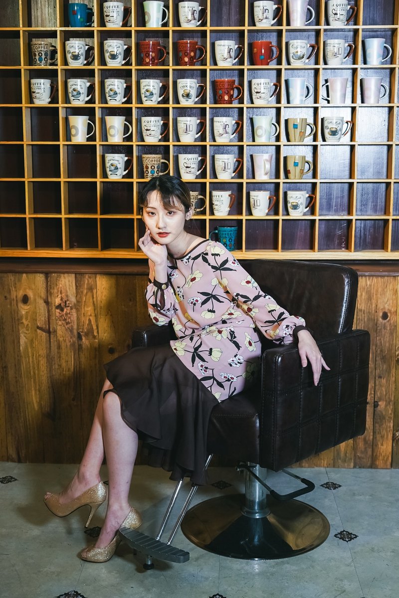 马克是繁花盛开的小仙女  印花珍珠雪纺缩腰修身洋装 - 裙子 - 棉．麻 粉红色