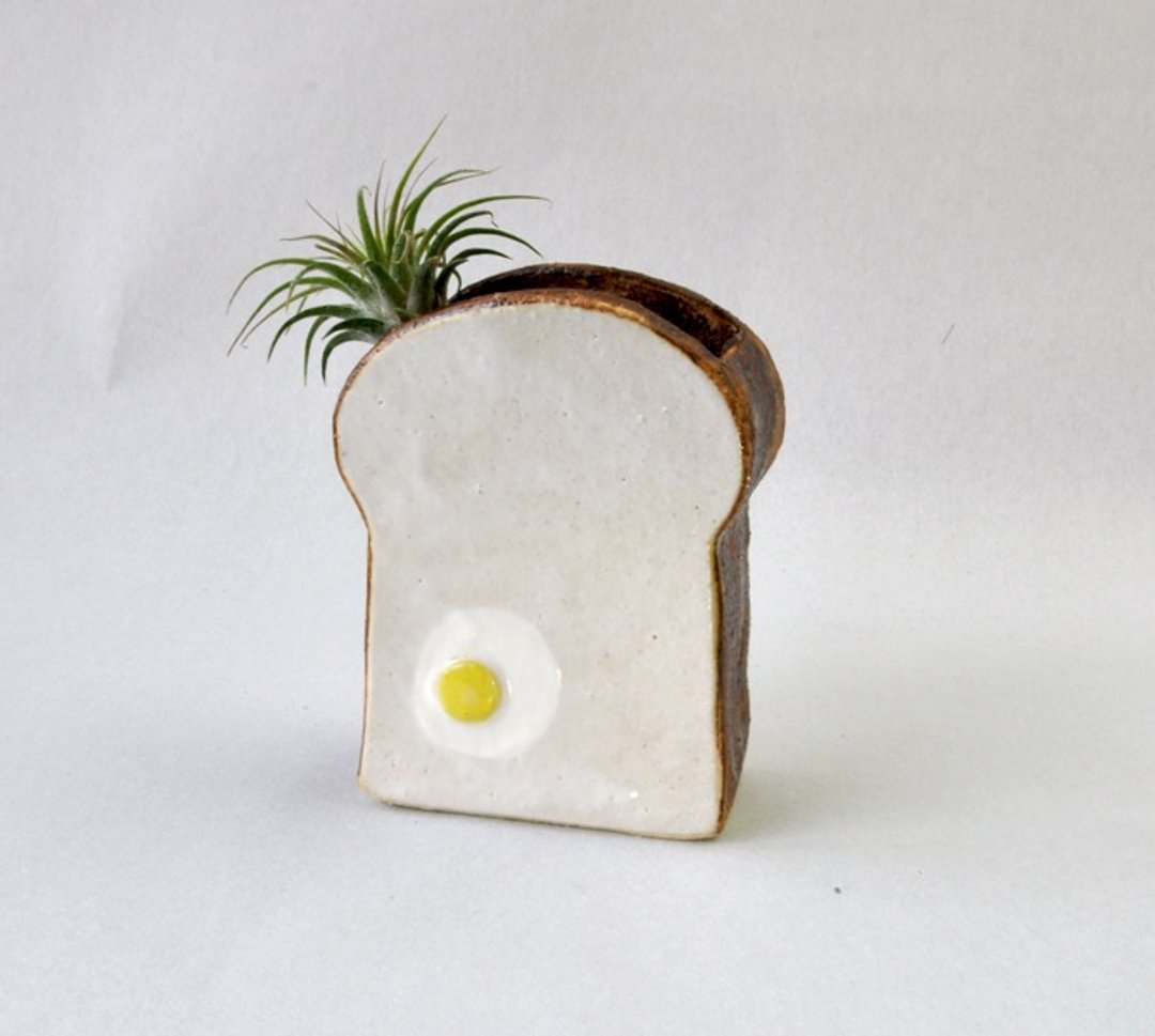 A pen stand in the shape of bread. It also becomes a vase - 花瓶/陶器 - 陶 白色