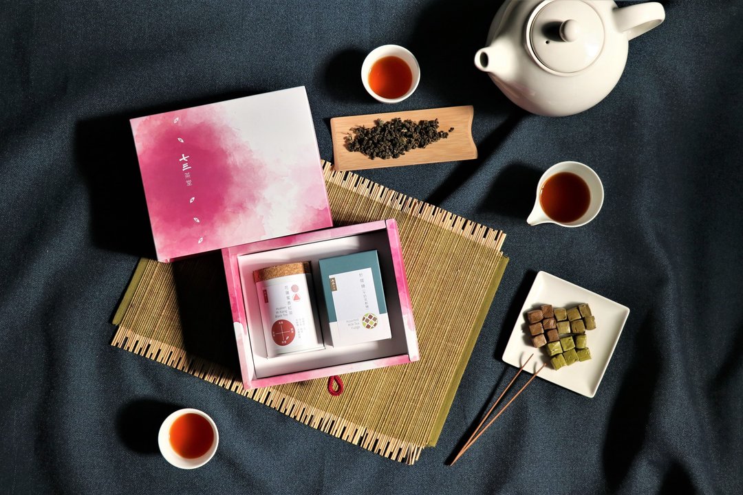 【送礼首选】食在好茶礼盒 综合茶食+台湾好茶 - 茶 - 纸 多色