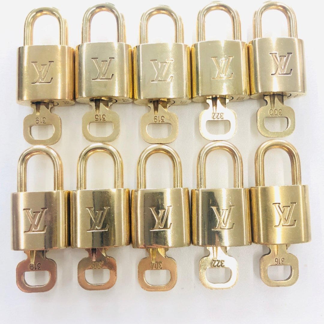 LOUIS VUITTON 品牌挂锁 10件组 黄铜 金色 男女适用 中古 已抛光【日本直送】 - 其他 - 铜/黄铜 金色