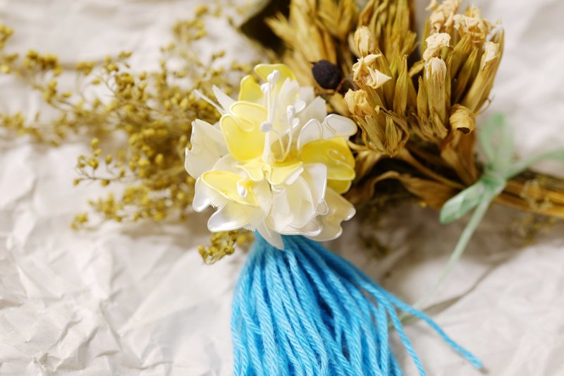 花团 黄色 手作饰品耳环一对 - 耳环/耳夹 - 树脂 黄色