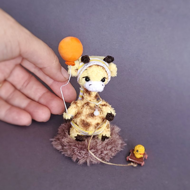 Ooak artist mini stuffed Giraffe. Dollhouse miniature. Doll pet. Microtoysby - 玩偶/公仔 - 棉．麻 橘色