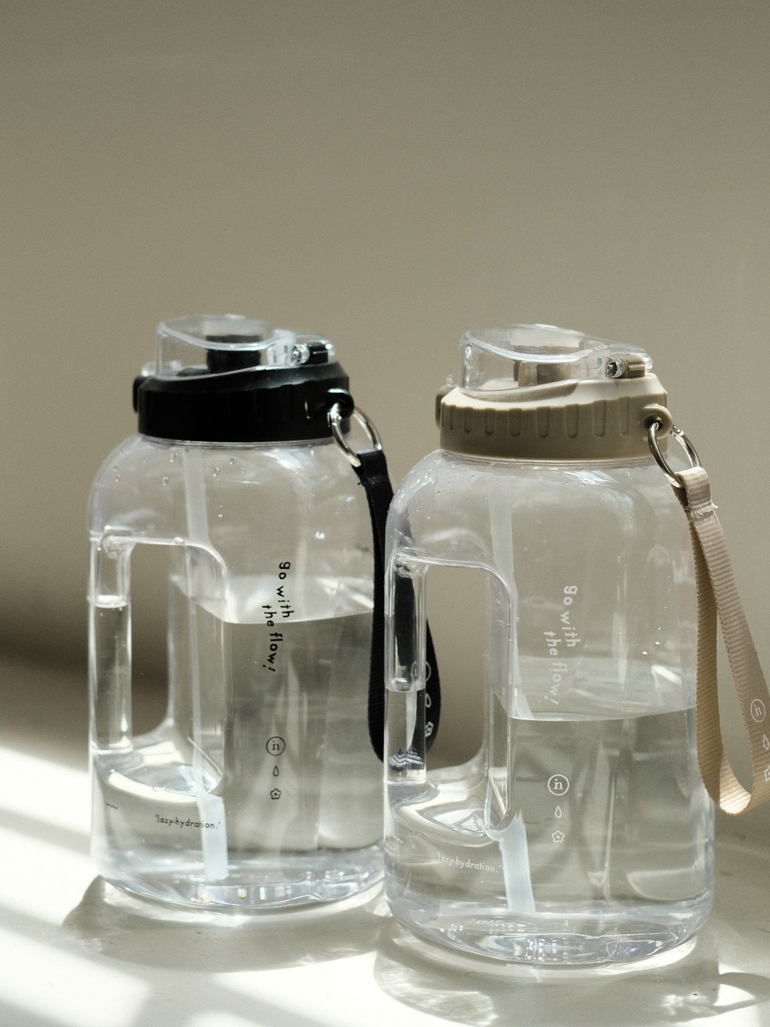 GO WITH THE FLOW  PRO. 2.5L 大容量水壶 - 水瓶/水壶 - 塑料 卡其色