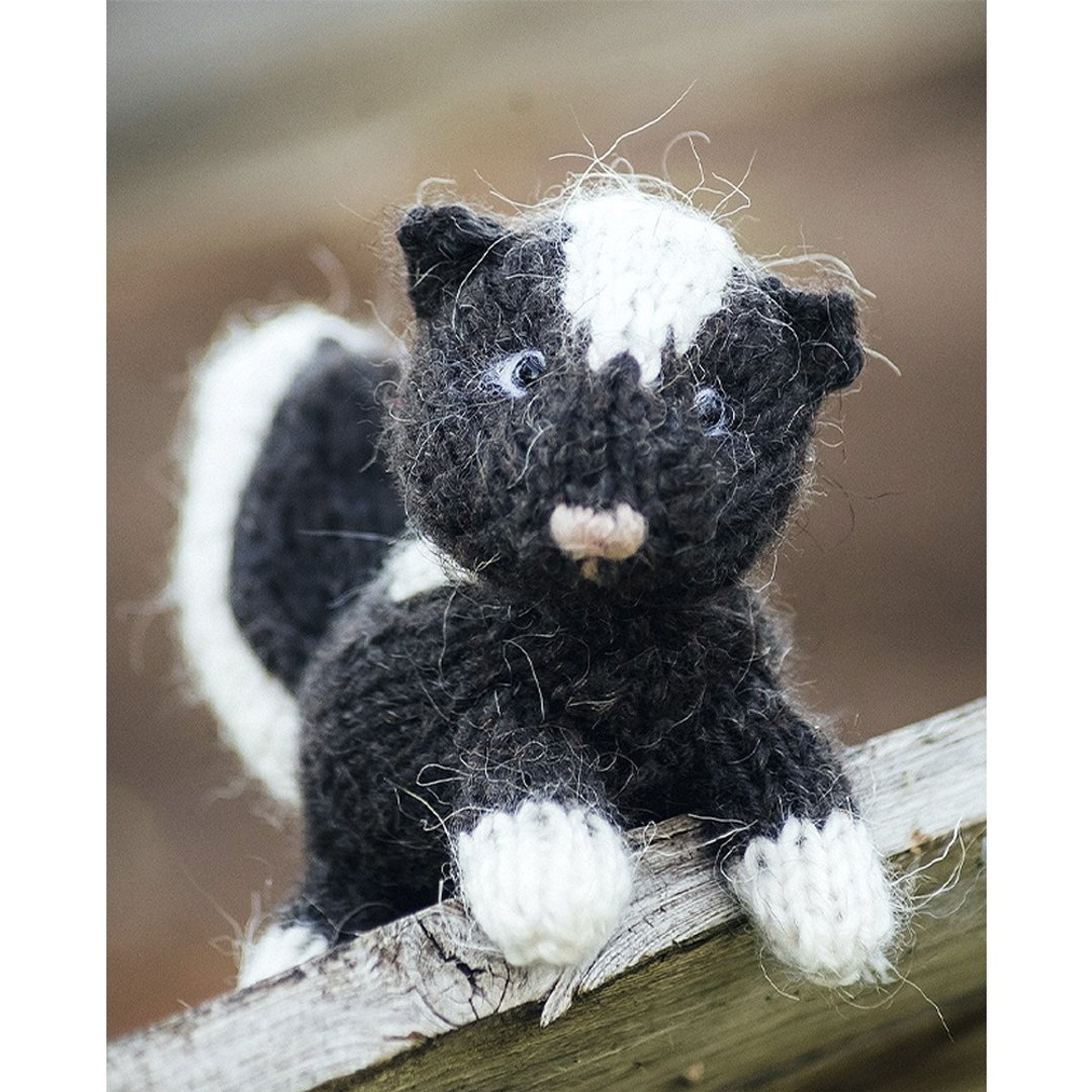 Mini Skunk knitting pattern. Little knitted realistic chipmunk step by step - 手工艺教程/工具书 - 其他材质 