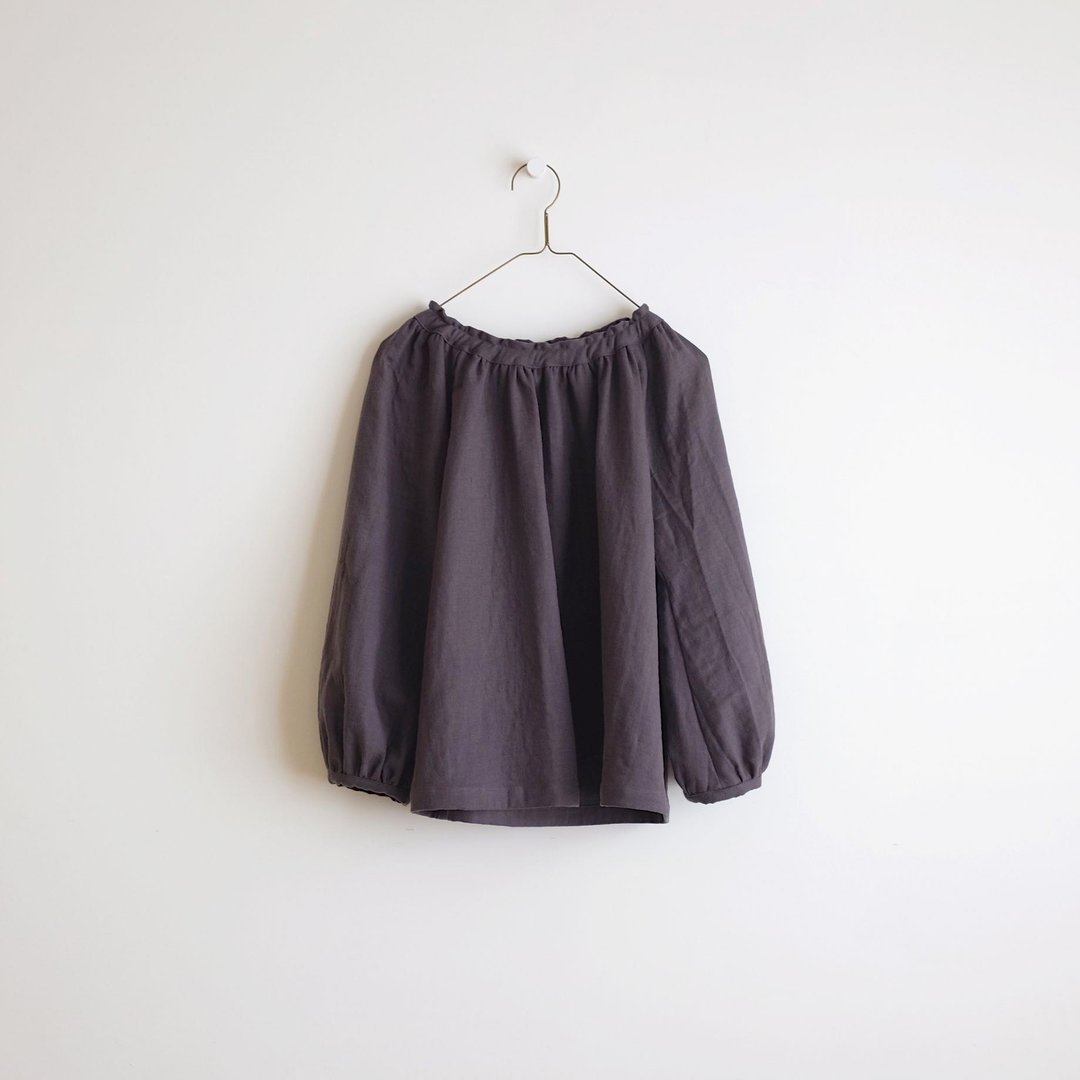 日常手作服 炭灰色泡泡袖松紧罩衫 纯棉二重纱 - 女装上衣 - 棉 灰色