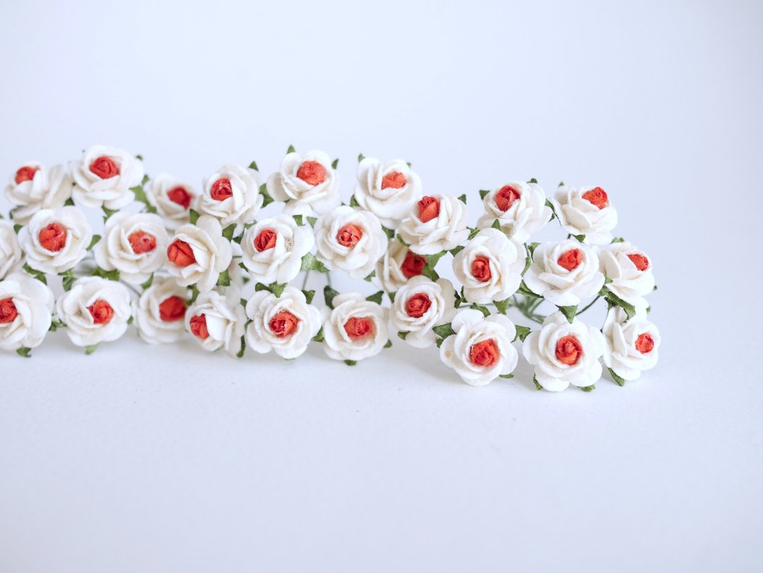 纸花，DIY 用品，礼品，100 件尺寸 1.5 厘米，红白色。 - 其他 - 纸 红色