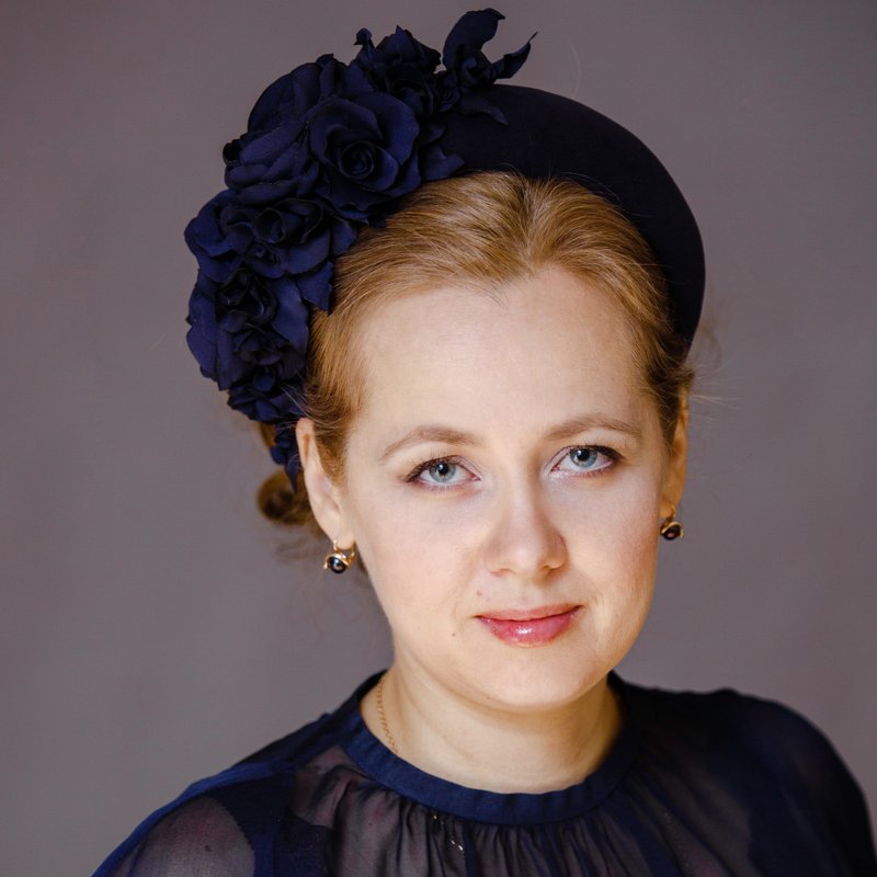 Navy blue padded headband. Navy blue fascinator. Navy wedding fascinator hat. - 发带/发箍 - 其他材质 蓝色