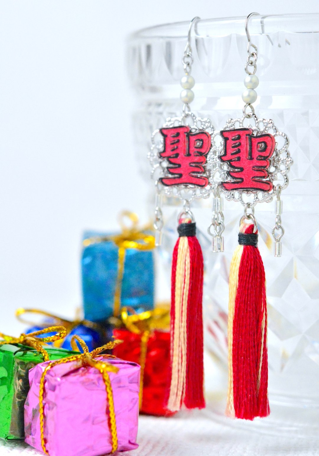 〜聖〜 汉字流苏耳环或耳夹 - 耳环/耳夹 - 塑料 红色