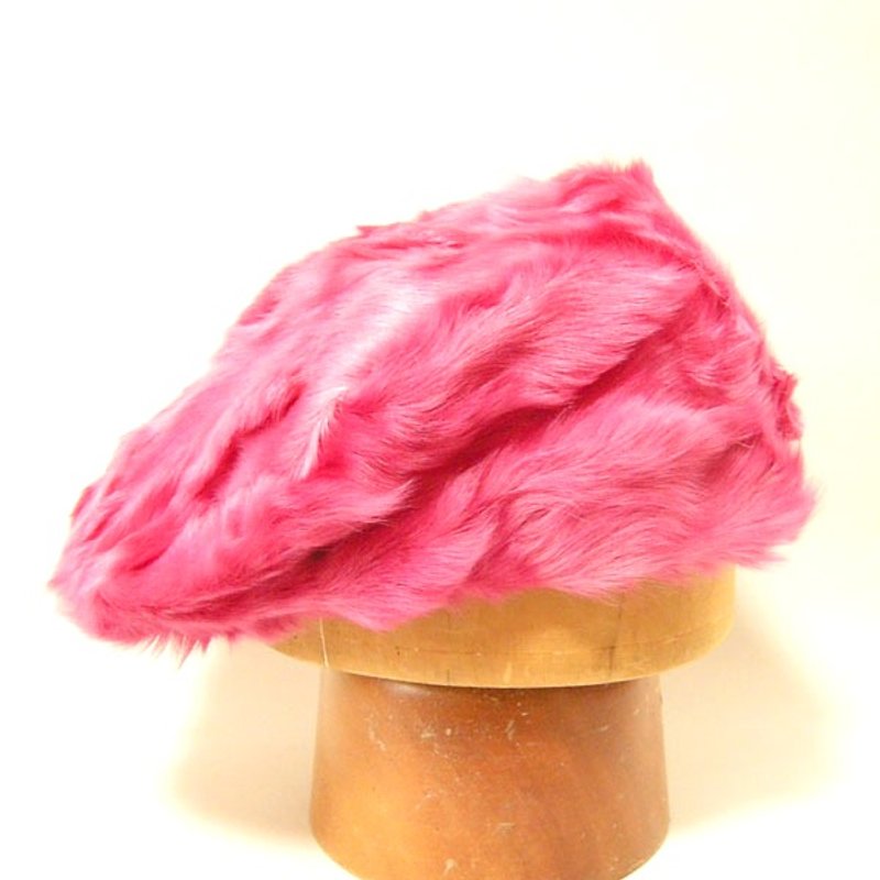 Intense shocking pink of this fur hunting. Color and design punchy is one point. [PL618-PINK] - 帽子 - 真皮 粉红色