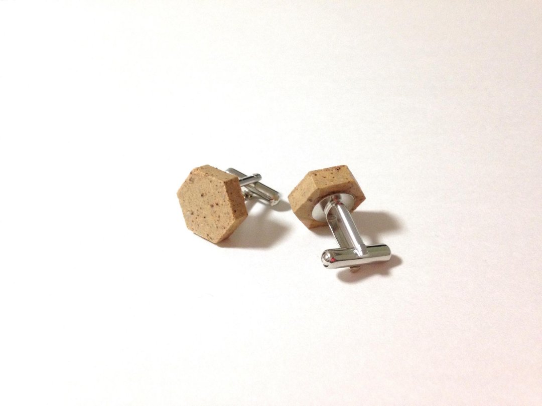 Hexagonal tile unglazed cuff links - 袖扣 - 陶 咖啡色