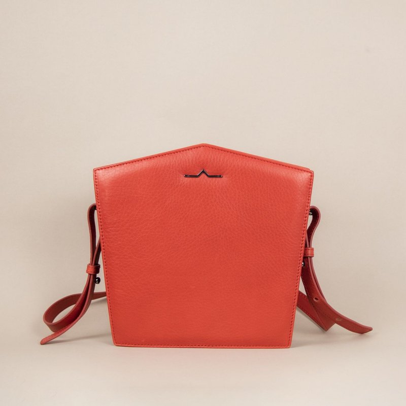 TAT童話小屋・五边形・牛皮几何单肩侧背包可调节肩带・赤红 - 侧背包/斜挎包 - 真皮 红色