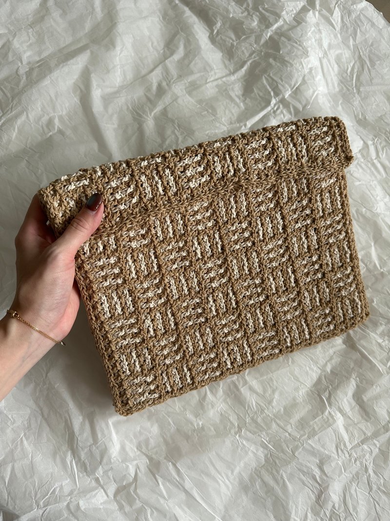 手工钩针编织 撞色条纹 纯棉可水洗 13寸 平板 笔电保护套 - 平板/电脑保护壳 - 棉．麻 卡其色