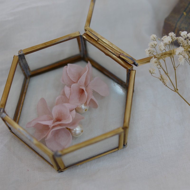 Earrings / earrings / pink beige with flowers and cotton pearl swaying - 耳环/耳夹 - 植物．花 粉红色