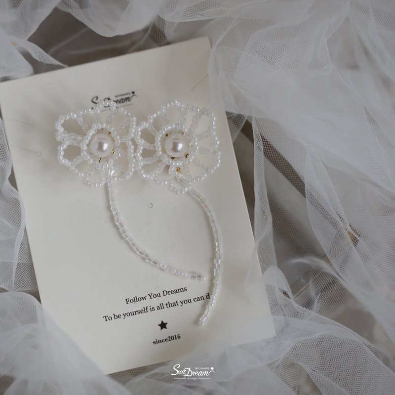 微光点点 -纯白花影 两戴式 串珠玻璃珠耳夹/耳环 - 耳环/耳夹 - 琉璃 白色