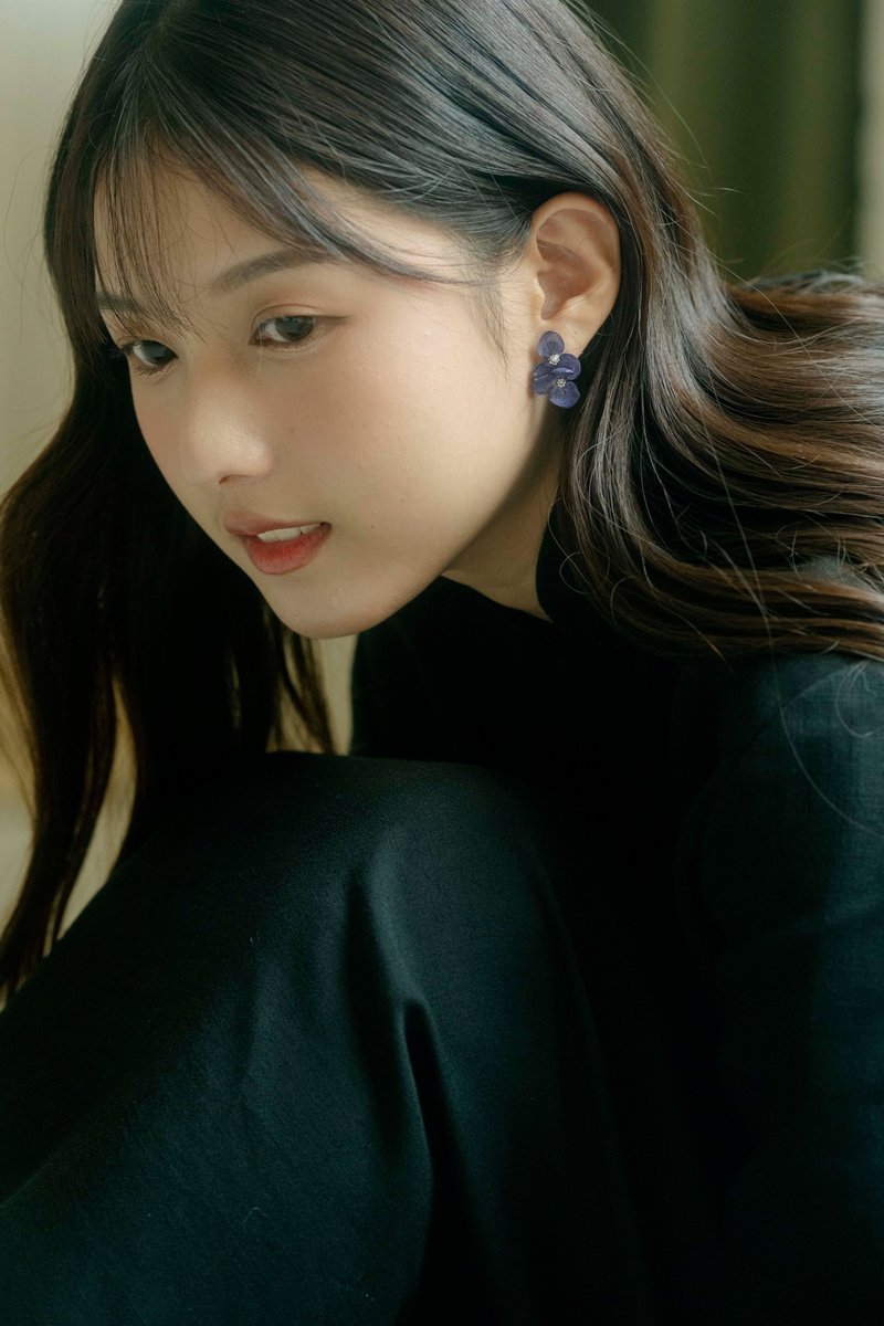 深蓝小叶绣球耳环 Delia Earrings - 耳环/耳夹 - 植物．花 蓝色