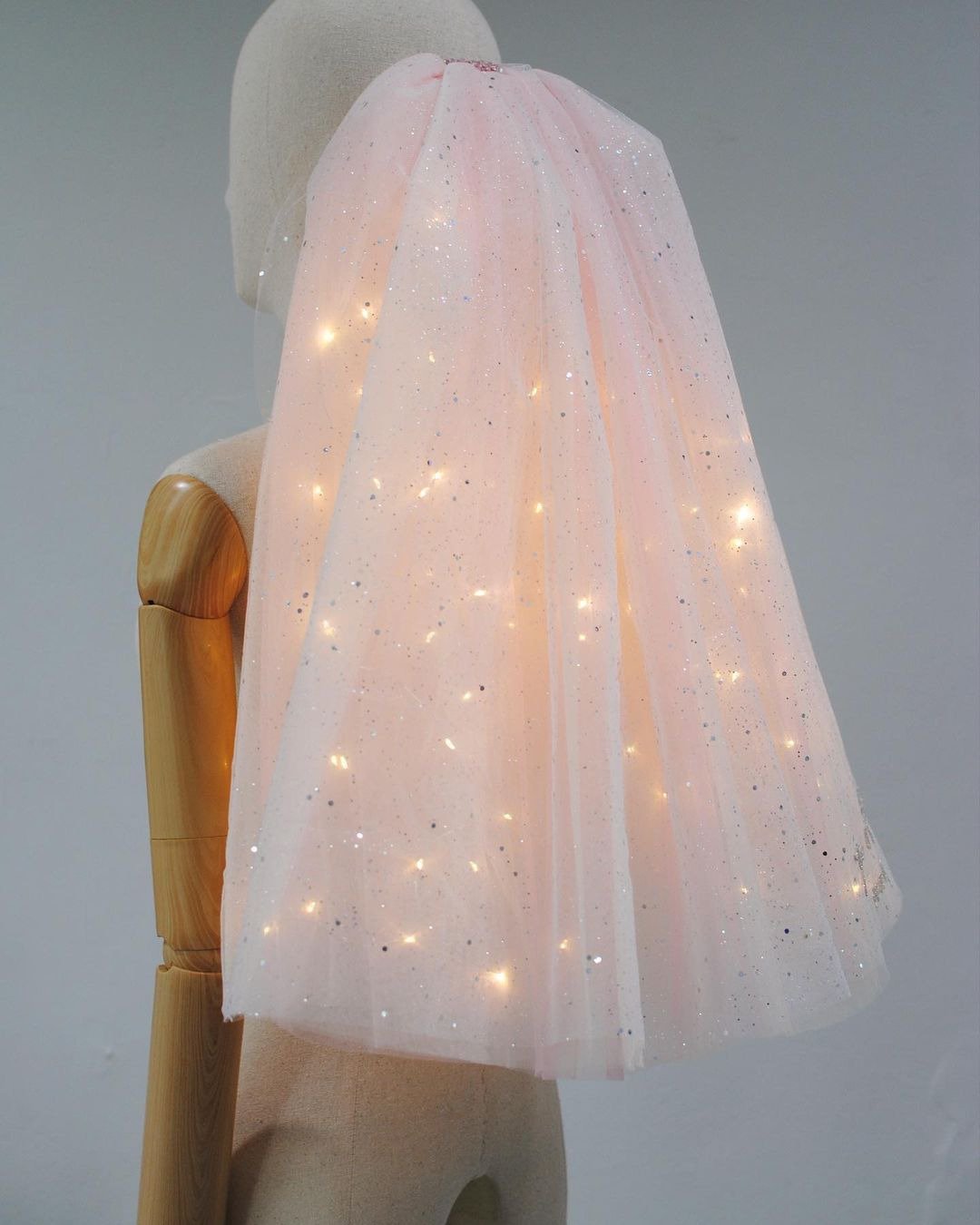 Pink Led Wedding Veil - 发饰 - 聚酯纤维 粉红色