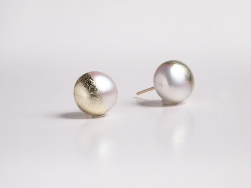 金箔珍珠耳针式耳环／耳夹 香槟金与白色 10mm - 耳环/耳夹 - 珍珠 白色