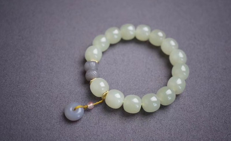 11mm天然和田玉 /和阗玉-晴水玉 烟紫并蒂莲平安扣设计单圈手串s - 手链/手环 - 玉石 绿色