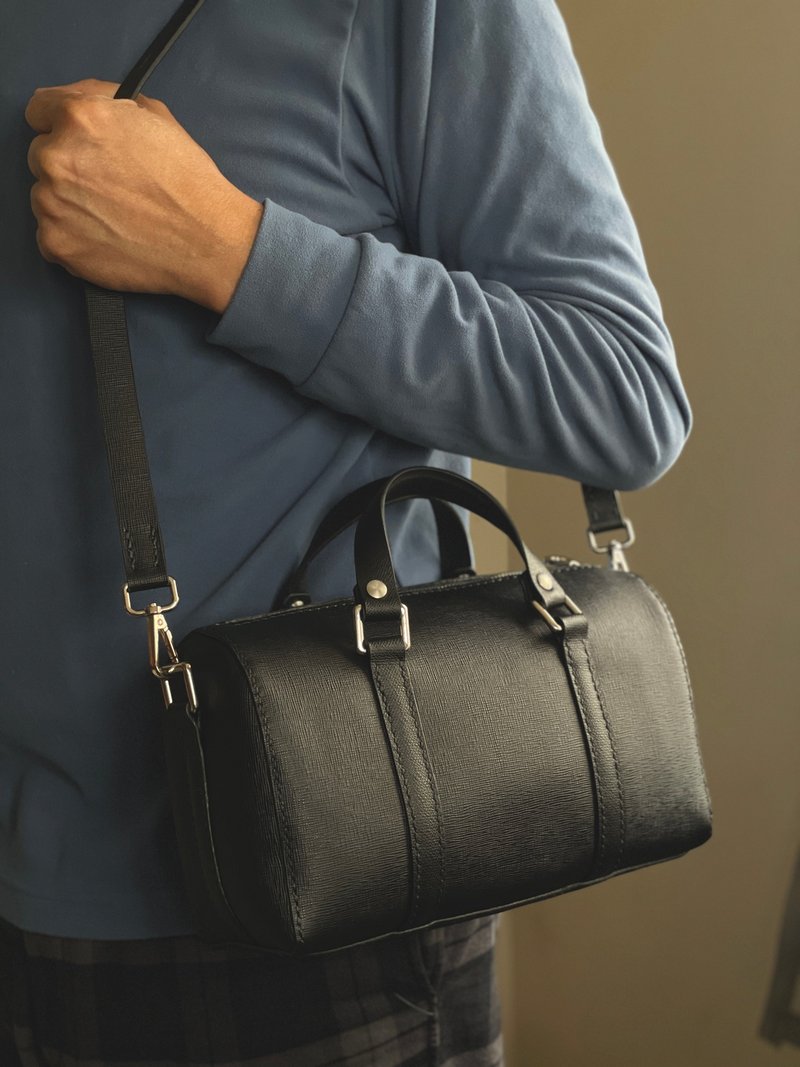 zemoneni 手作牛皮 复古圆筒包 旅行者 手提包 肩背包 黑色 - 侧背包/斜挎包 - 真皮 黑色