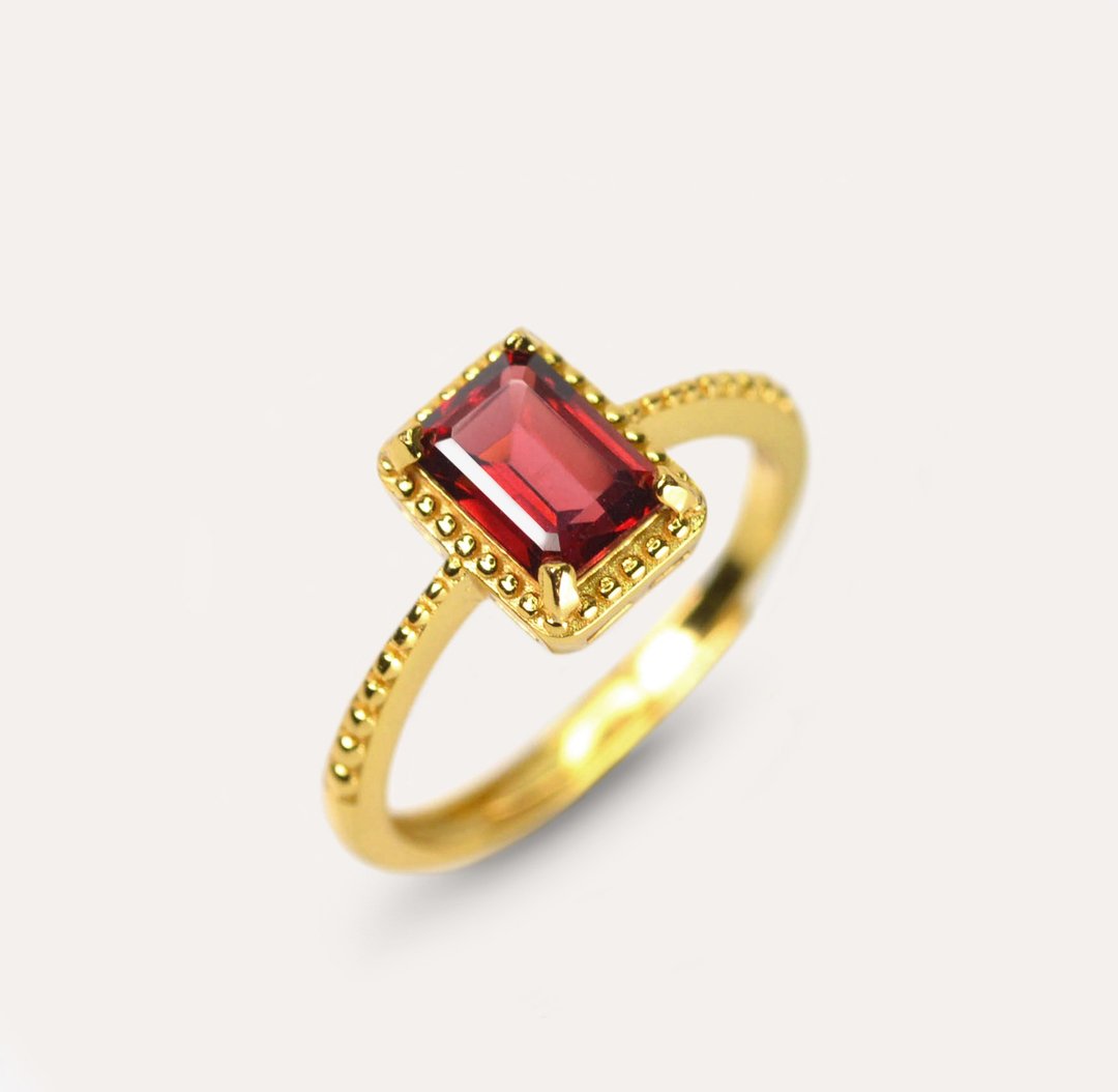 AND 石榴石 红色 长方 5*7mm 戒指 蜕变系列 Gold Rect 天然宝石 - 戒指 - 银 红色