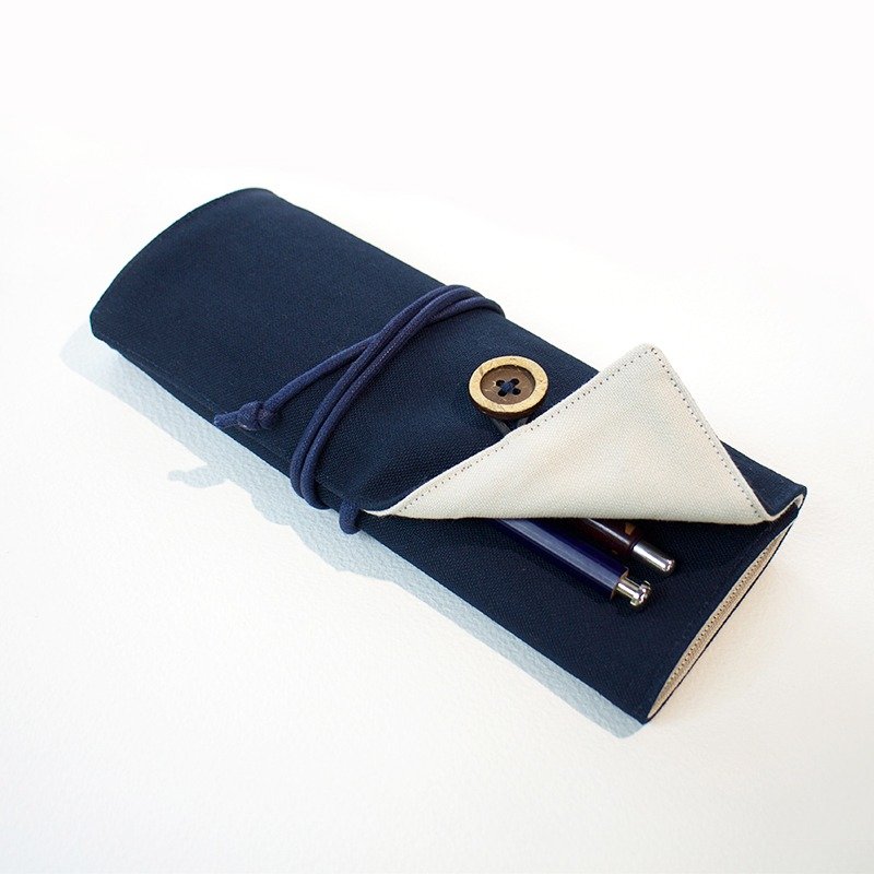 【一般款】第二代好抽取衣领折笔袋/笔卷(深蓝)/大容量 - 铅笔盒/笔袋 - 棉．麻 蓝色