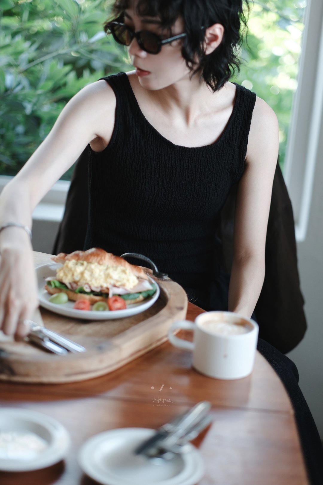 孤独皱皱圆弧背心 - 3 色 - 皱皱黑 - 女装背心 - 其他人造纤维 黑色