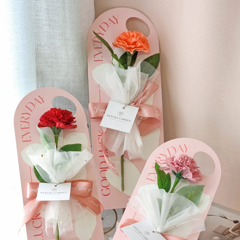 香氛康乃馨挂卡 香氛康乃馨花束 / 母亲节花束 工商订制 企业赠礼 - 干燥花/捧花 - 植物．花 