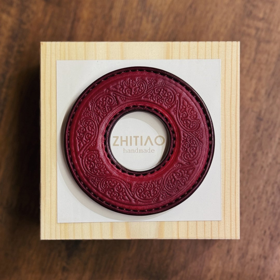 原创手工制作牛皮剑道刀镡 金银忍冬 红色 剑锷 Tsuba - 运动配件 - 真皮 红色