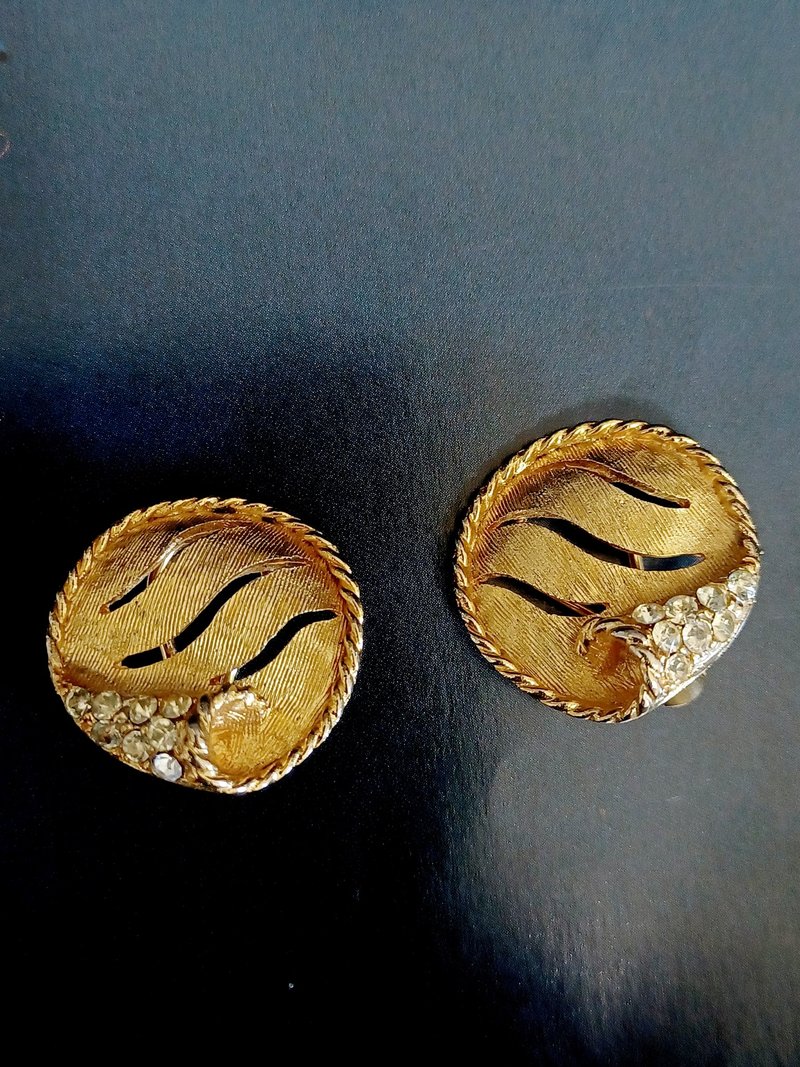 vintage jewelry  BSK 金色圆形波浪纹莱茵 夹式耳环 - 耳环/耳夹 - 其他金属 