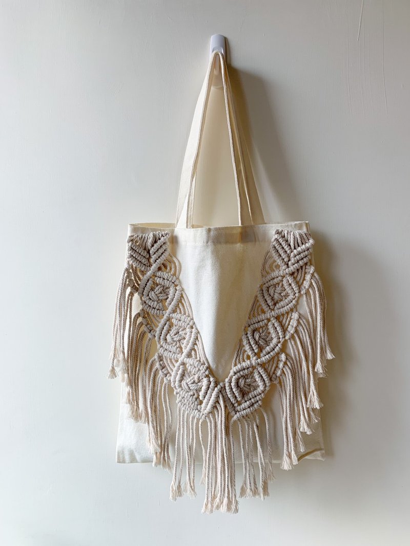 Macrame / Canvas Bag / 帆布袋 / 编织流苏肩背提袋B款 - 侧背包/斜挎包 - 棉．麻 白色