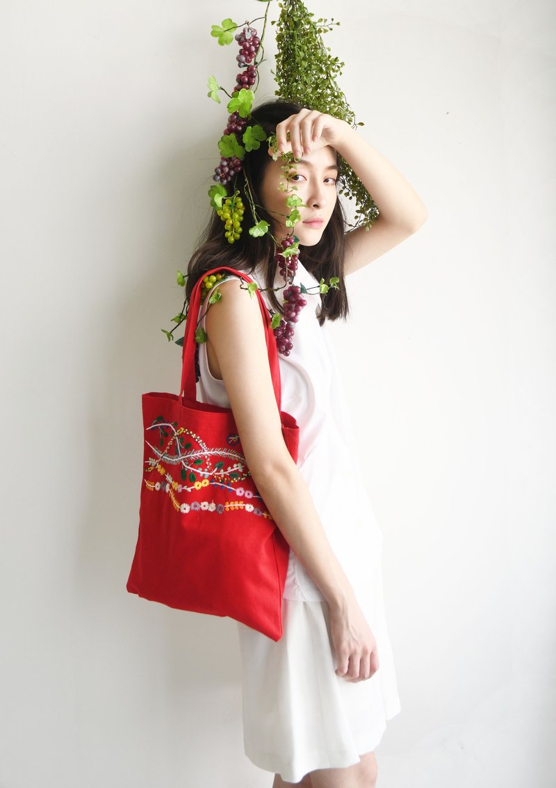 艾家王宫的花墙手作刺绣购物袋 - 侧背包/斜挎包 - 绣线 红色