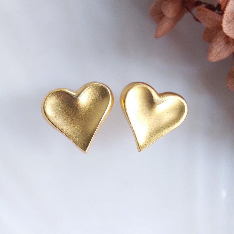 【西洋古董饰品 】ANNE KLEIN 可爱 哑光 小爱心  针式耳环 - 耳环/耳夹 - 其他金属 金色