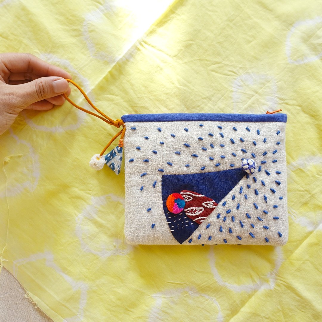 DUNIA handmade/Thousands of lines & dots purse/ 蓝色的点点线线小物包 - 化妆包/杂物包 - 棉 蓝色