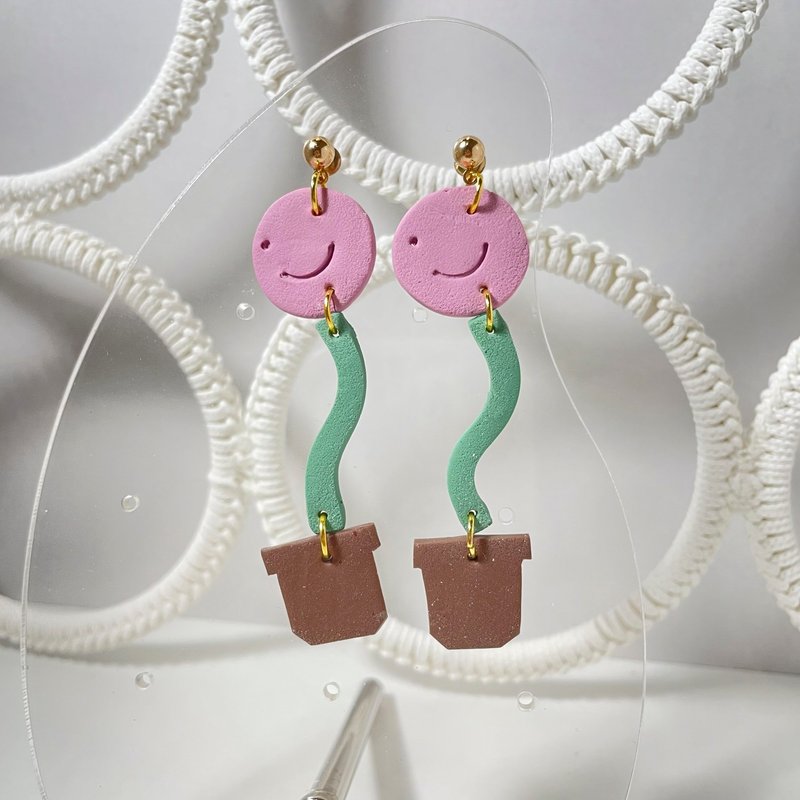 棕色花盆中的自由式粉红花痴耳环 - 耳环/耳夹 - 其他材质 粉红色