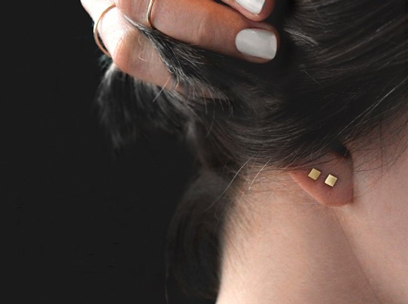迷你方塊耳釘 925銀鍍金 - 耳环/耳夹 - 其他金属 银色