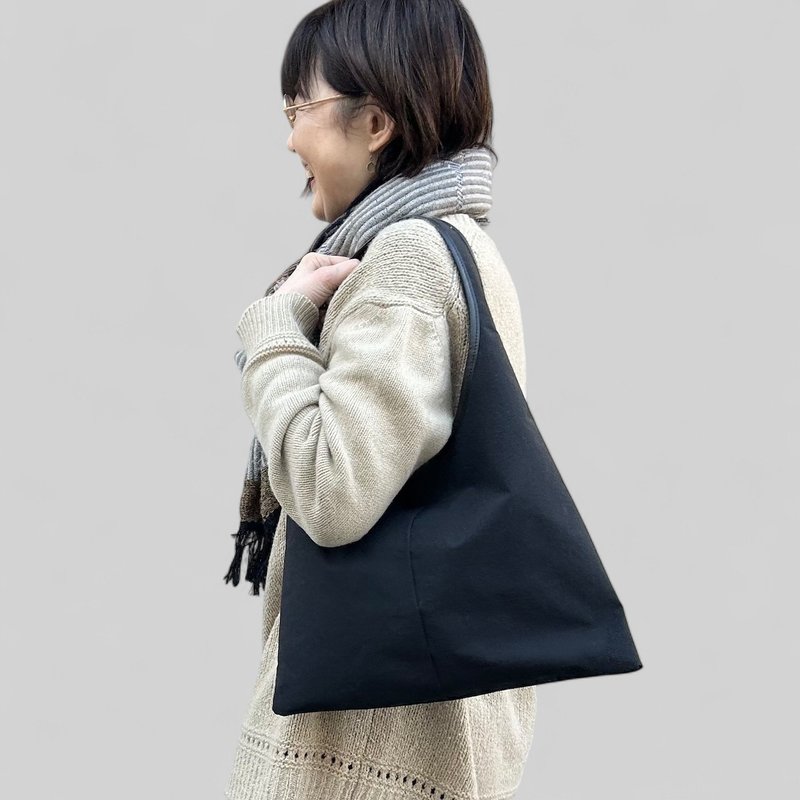 狼男孩迷你黑KONBU防水尼龙材质肩背包 - 侧背包/斜挎包 - 尼龙 黑色