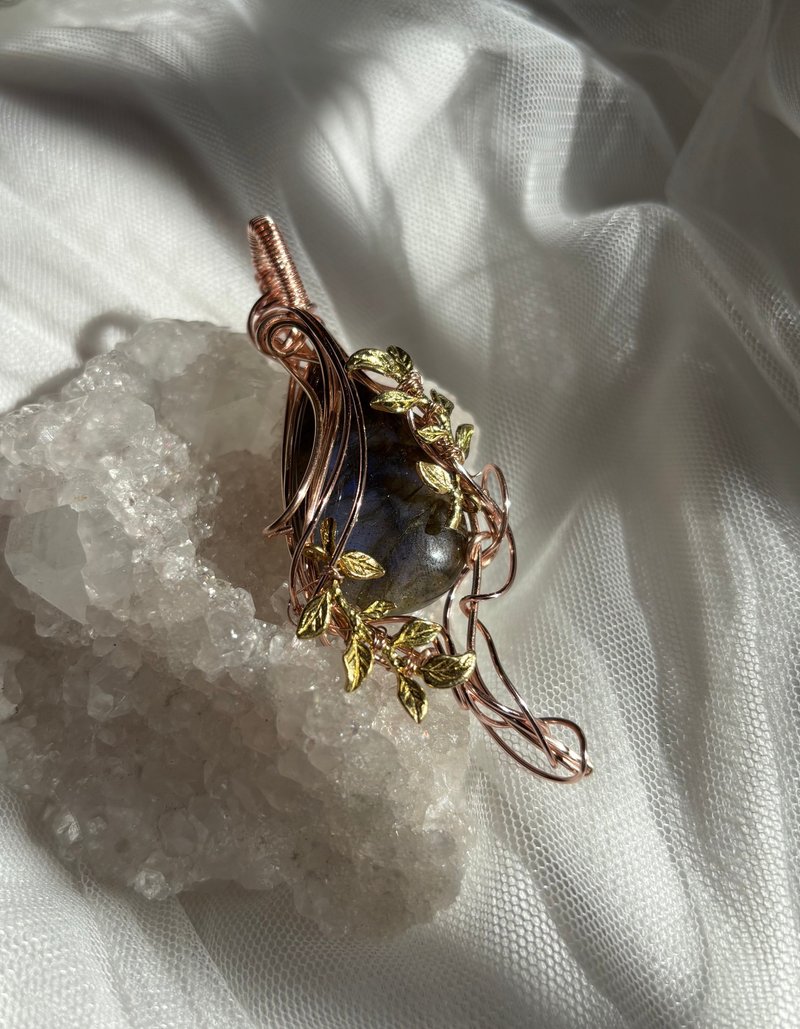 珍饰 - 拉长石金属绕线吊坠 —落叶 - 项链 - 水晶 
