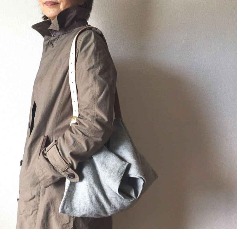 ラミーリネンと革のロングベルトバッグ    ( ice gray twill fabric) - 侧背包/斜挎包 - 棉．麻 灰色
