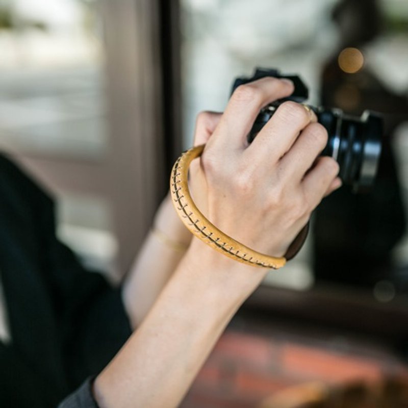 Hand stitched genuine leather leather camera hand strap / vintage tongue - 相机背带/脚架 - 真皮 