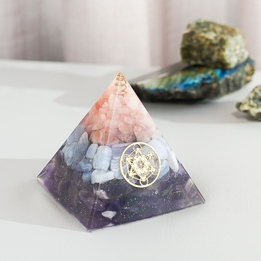 预订【粉晶、紫晶、蓝玉髓】奥根水晶能量金字塔Orgonite 6x6 cm - 摆饰 - 水晶 多色