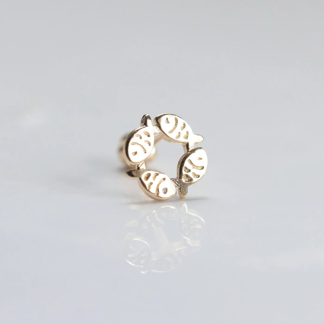 14K Fish Cycle Piercing 圆圈鱼转珠耳环(单个) - 耳环/耳夹 - 贵金属 金色