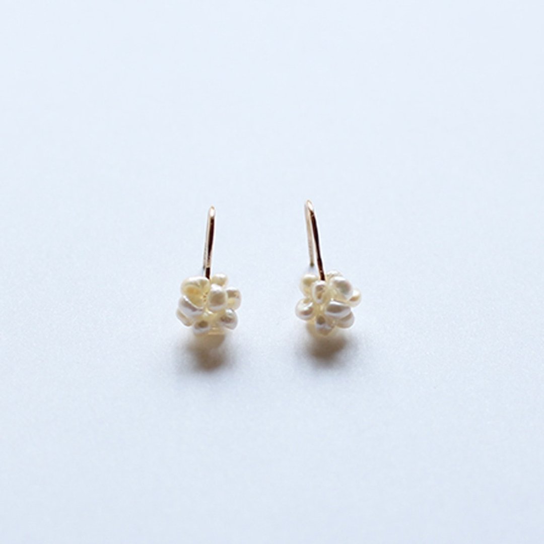 [14KGF] Freshwater pearl belly earrings - 耳环/耳夹 - 珍珠 白色