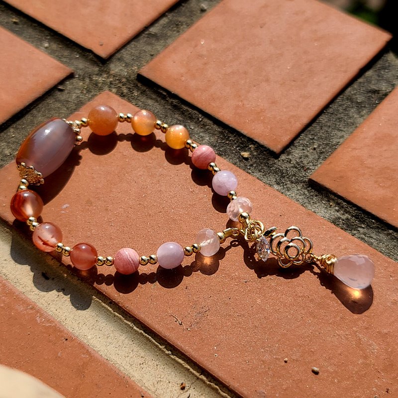 女孩水晶世界-心年－【飘花红玛瑙】手作 天然水晶手链 包14K金 - 手链/手环 - 宝石 红色