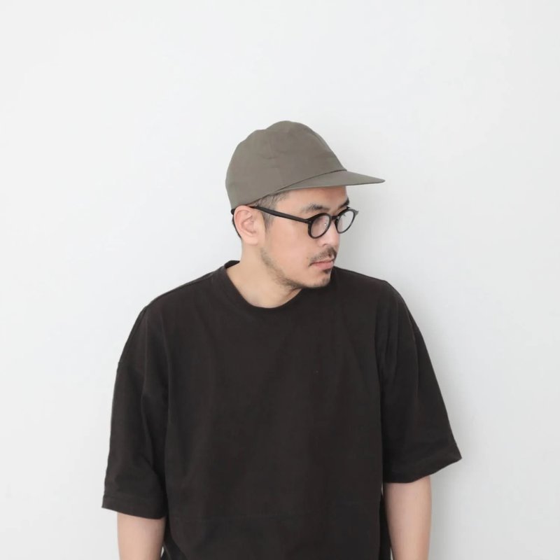 OMAKE.jp 俐落帽LooksNeatCap 卡其绿 - 帽子 - 棉．麻 绿色