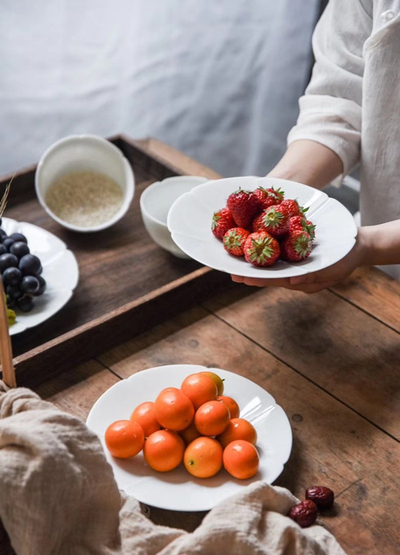 葵口盤 暖白釉餐具 中式宋風 景德镇白瓷 轻薄款 - 盘子/餐盘/盘架 - 瓷 